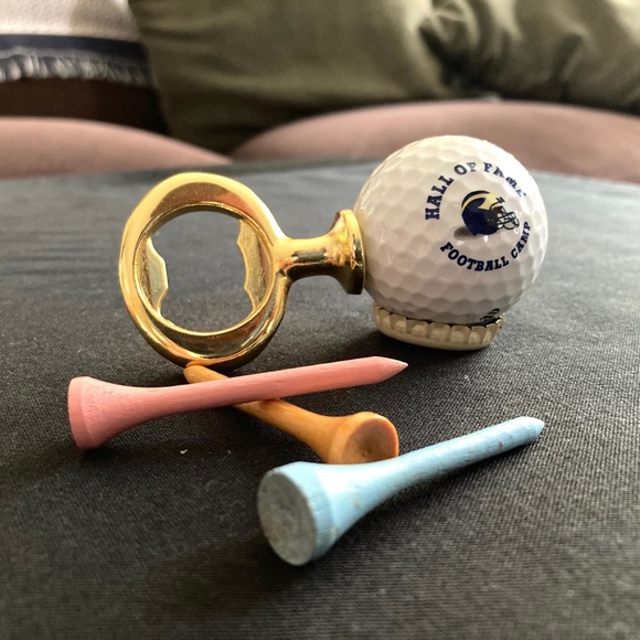 🌹UofM Wolverines - Golf Ball Bottle Opener. Great Gift for Golfers! 🏌️‍♂️ - Picture 5 of 6